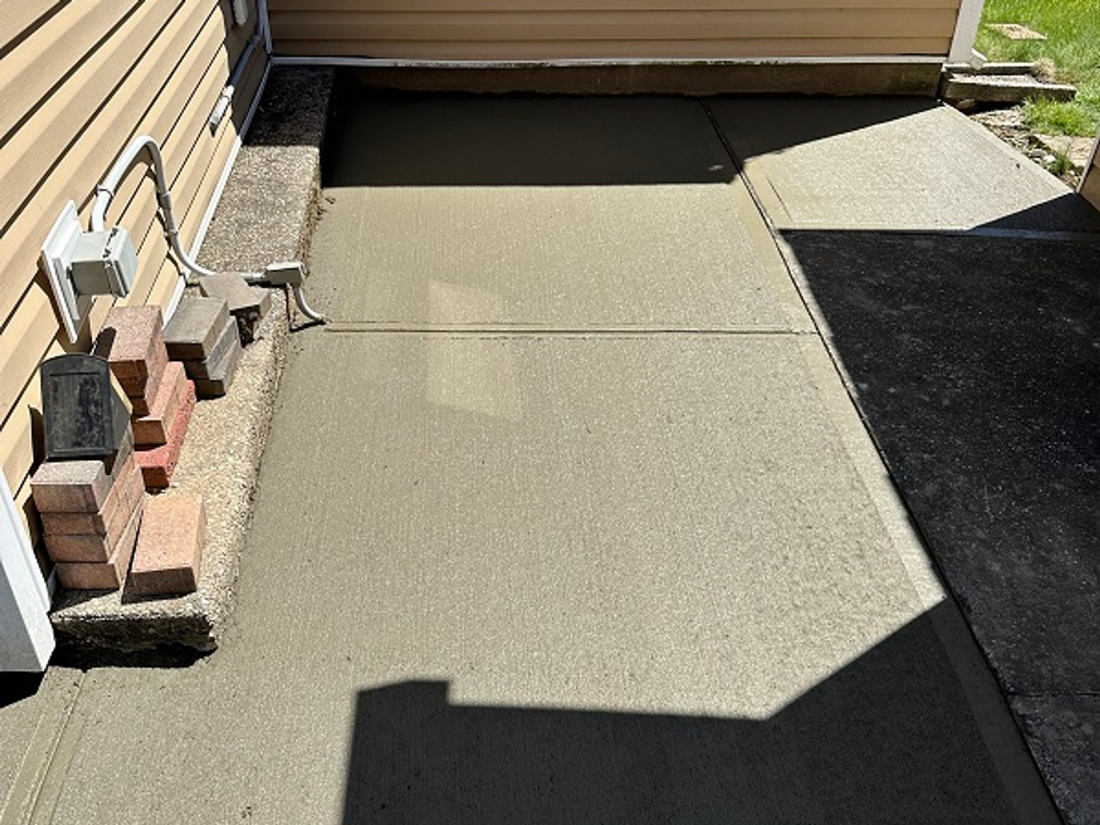 Concrete garage apron pour hardening in place